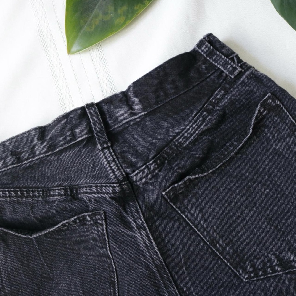 Abercrombie and Fitch black distressed High Rise Short - Picture 7 of 7